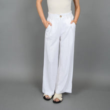 Load image into Gallery viewer, Linen Blend Pleated Pants
